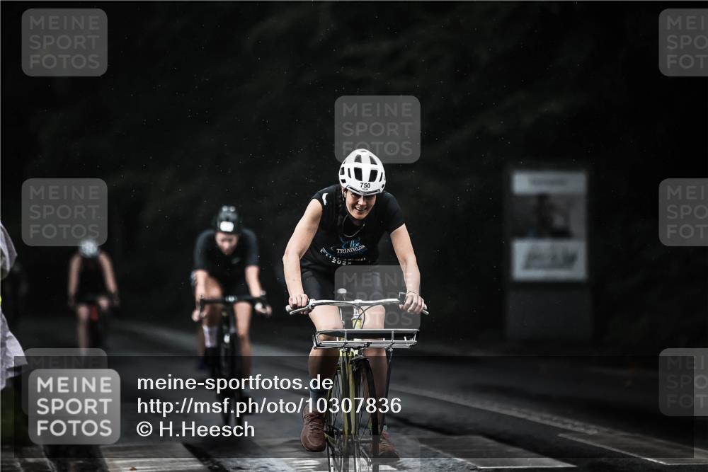 13.09.2026 - Stadtparktriathlon H.Heesch http://msf.ph/oto/10307836 13.09.2026 11:40:42 Radfahren 732, 738, 743, 744, 750, 802 meine-sportfotos.de