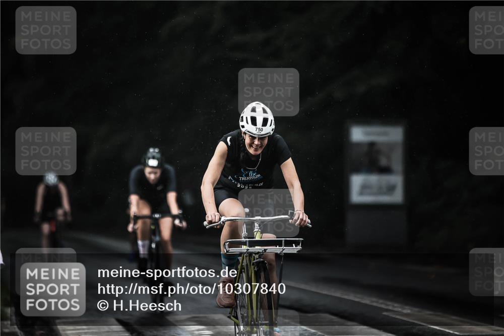 13.09.2026 - Stadtparktriathlon H.Heesch http://msf.ph/oto/10307840 13.09.2026 11:40:43 Radfahren 738, 744, 750, 802 meine-sportfotos.de
