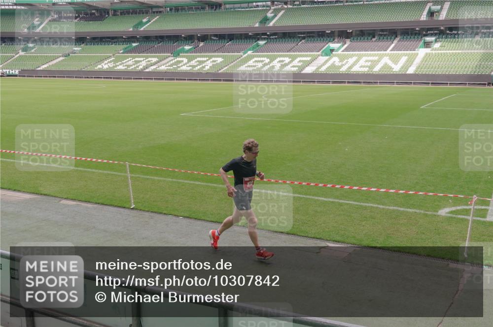 13.09.2026 - 21. swb-Marathon Bremen Michael Burmester http://msf.ph/oto/10307842 13.09.2026 12:38:08 Laufen im Stadion 277, 346, 466, 658, 895, 901, 1090, 1118, 1248, 1320, 1323, 1385, 1472, 1485, 1583, 1587, 1604, 1754, 1911, 2073, 2141, 2352, 2585, 2670, 3080, 3606, 3617, 5160, 5163, 6112, 7244, 7650, 8077, 8081, 8729, 9399, 9522, 9617, 250, 272, 299, 525, 919, 1089, 1212, 1875, 2072, 5428 meine-sportfotos.de
