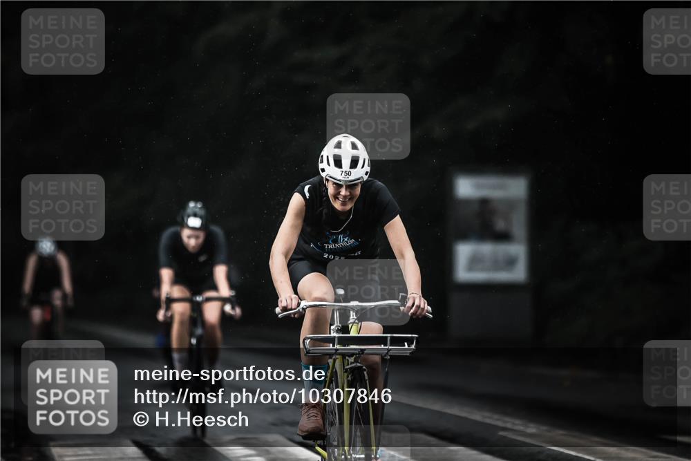 13.09.2026 - Stadtparktriathlon H.Heesch http://msf.ph/oto/10307846 13.09.2026 11:40:43 Radfahren 738, 744, 750, 802 meine-sportfotos.de