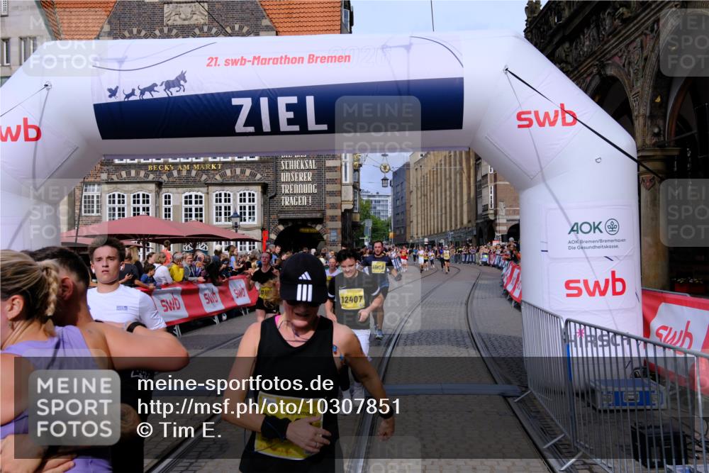 13.09.2026 - 21. swb-Marathon Bremen Tim E. http://msf.ph/oto/10307851 13.09.2026 10:51:16 Ziel 10200, 10537, 11076, 11087, 11170, 11339, 11625, 11626, 11961, 12004, 12179, 12303, 12351, 12407, 12560 meine-sportfotos.de