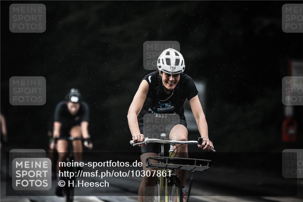 13.09.2026 - Stadtparktriathlon H.Heesch http://msf.ph/oto/10307861 13.09.2026 11:40:43 Radfahren 738, 744, 750, 802 meine-sportfotos.de