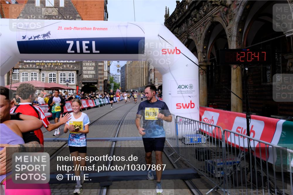 13.09.2026 - 21. swb-Marathon Bremen Tim E. http://msf.ph/oto/10307867 13.09.2026 10:51:19 Ziel 10200, 10537, 10808, 11087, 11170, 11339, 11537, 11625, 11626, 12004, 12179, 12303, 12351, 12407, 12560 meine-sportfotos.de