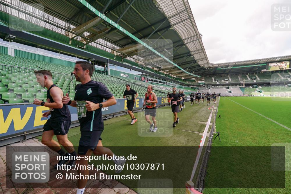 13.09.2026 - 21. swb-Marathon Bremen Michael Burmester http://msf.ph/oto/10307871 13.09.2026 13:02:49 Laufen im Stadion 150, 488, 531, 596, 722, 762, 930, 936, 940, 946, 1006, 1014, 1067, 1163, 1250, 1436, 1458, 1460, 1611, 1771, 1896, 2033, 2047, 2062, 2276, 2292, 2345, 2364, 2378, 2421, 2434, 2513, 2625, 2638, 2666, 2668, 2779, 2900, 2934, 2977, 2987, 3013, 3044, 3114, 3135, 3163, 3164, 3187, 3248, 3258, 3294, 3334, 3360, 3374, 3392, 3402, 3460, 3496, 3510, 3527, 3576, 3585, 3597, 3603, 3618, 3667, 3721, 3806, 3846, 3852, 3859, 3893, 3938, 3970, 3983, 4000, 4077, 4133, 4506, 4558 meine-sportfotos.de