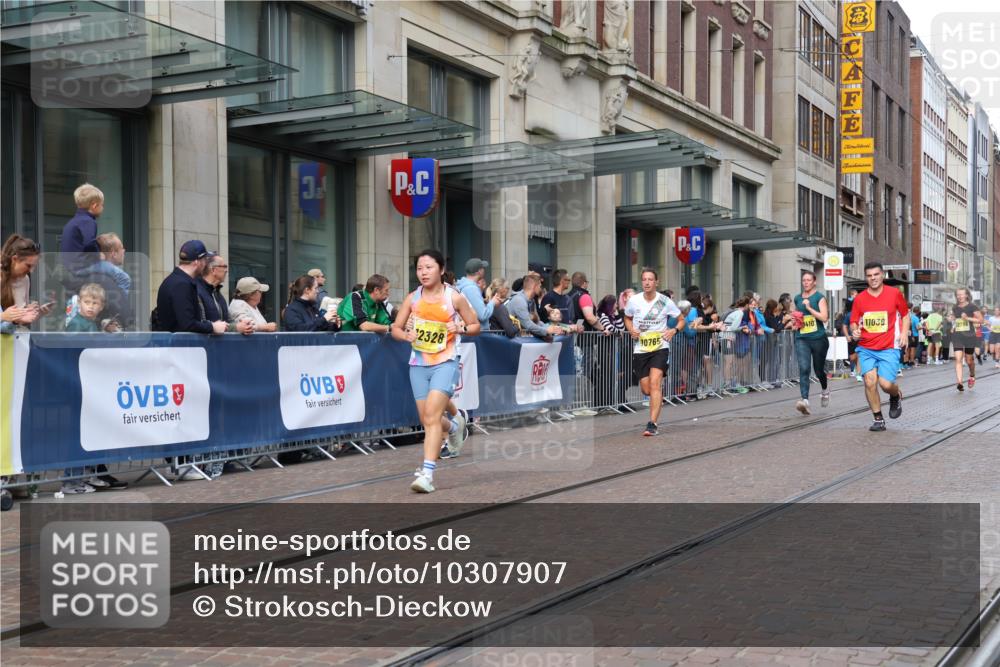 13.09.2026 - 21. swb-Marathon Bremen Strokosch-Dieckow http://msf.ph/oto/10307907 13.09.2026 10:54:24 Ziel 10067, 10146, 10410, 10589, 10608, 10704, 10765, 11039, 11040, 11174, 11389, 11569, 11593, 11874, 12038, 12467, 12519, 12800, 13526, 13592, 10067, 10359, 10503, 10577, 10631, 10749, 10837, 10884, 10996, 11099, 11118, 11290, 11329, 11361, 11476, 11593, 11765, 11843, 11989, 11998, 12265, 12328 meine-sportfotos.de