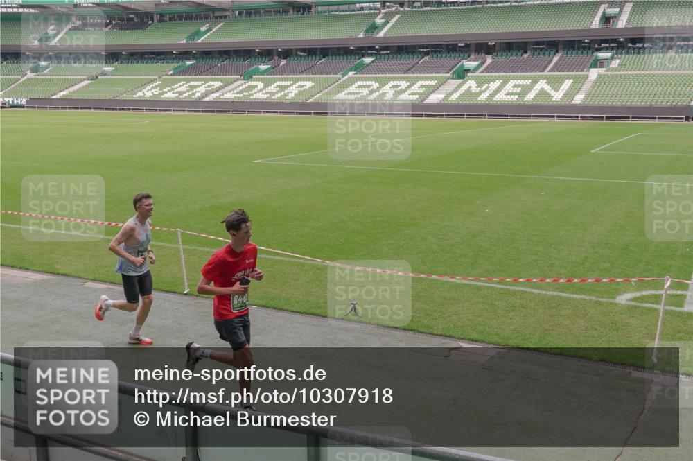 13.09.2026 - 21. swb-Marathon Bremen Michael Burmester http://msf.ph/oto/10307918 13.09.2026 12:38:42 Laufen im Stadion 277, 346, 466, 658, 807, 895, 901, 1090, 1118, 1248, 1320, 1323, 1472, 1576, 1587, 1604, 1717, 1751, 1754, 1758, 1795, 1800, 1911, 2049, 2099, 2141, 2352, 2585, 2670, 3080, 3606, 5160, 5163, 5912, 6112, 7650, 8077, 8081, 8467, 9399, 9522, 9617, 250, 272, 919, 1089, 1550, 1875, 1993, 4232, 7692, 13033 meine-sportfotos.de