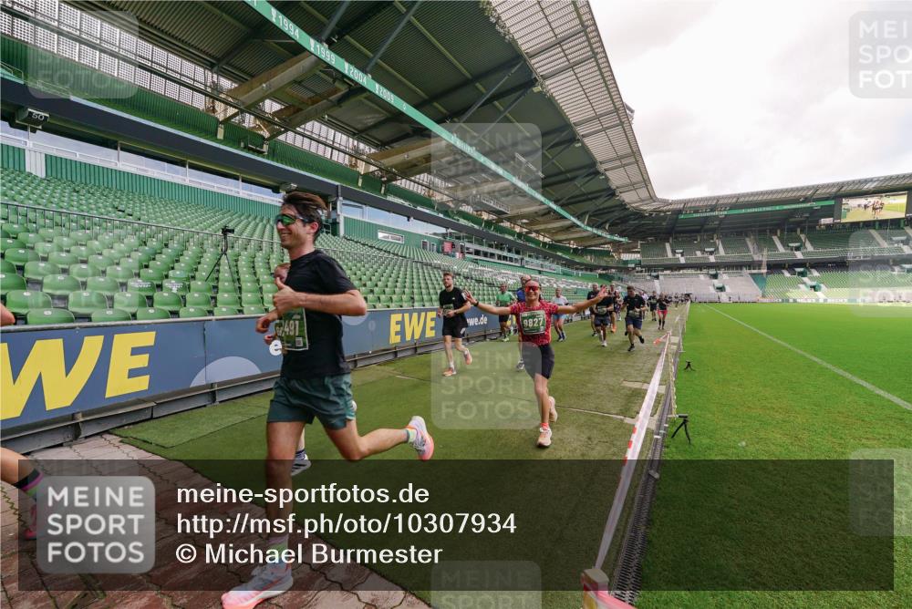 13.09.2026 - 21. swb-Marathon Bremen Michael Burmester http://msf.ph/oto/10307934 13.09.2026 13:02:56 Laufen im Stadion 150, 488, 531, 596, 722, 725, 762, 930, 936, 940, 946, 1006, 1014, 1067, 1163, 1250, 1436, 1458, 1460, 1611, 1771, 2033, 2047, 2062, 2223, 2276, 2292, 2345, 2364, 2378, 2421, 2434, 2513, 2625, 2638, 2666, 2668, 2779, 2900, 2934, 2977, 2987, 3013, 3044, 3114, 3135, 3163, 3164, 3187, 3248, 3258, 3294, 3334, 3360, 3392, 3402, 3460, 3496, 3510, 3527, 3576, 3585, 3597, 3603, 3618, 3667, 3721, 3806, 3846, 3852, 3859, 3893, 3938, 3970, 3983, 4000, 4077, 4133, 4506, 4558 meine-sportfotos.de