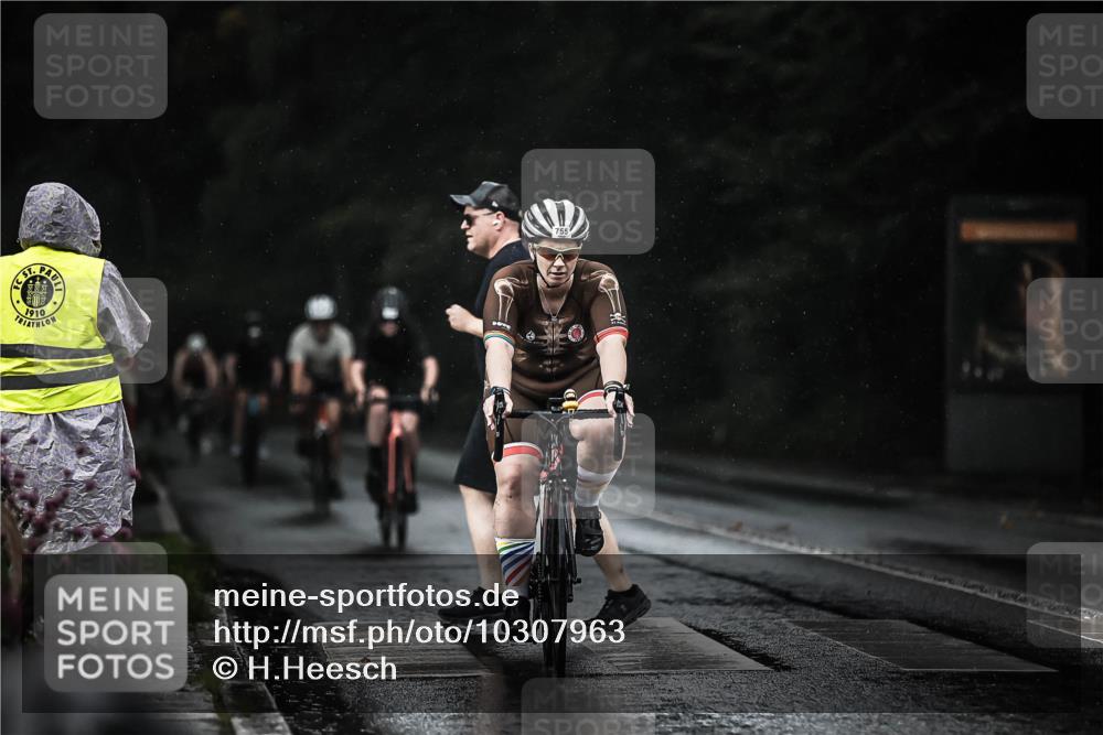13.09.2026 - Stadtparktriathlon H.Heesch http://msf.ph/oto/10307963 13.09.2026 11:40:55 Radfahren 594, 755, 765, 766 meine-sportfotos.de