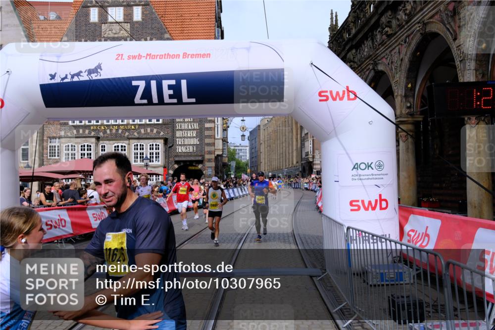 13.09.2026 - 21. swb-Marathon Bremen Tim E. http://msf.ph/oto/10307965 13.09.2026 10:51:27 Ziel 10200, 10471, 10515, 10808, 10887, 11339, 11503, 11537, 11625, 11626, 11801, 11973, 12051, 12133, 12303, 12407, 12552 meine-sportfotos.de