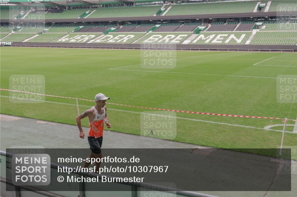 13.09.2026 - 21. swb-Marathon Bremen Michael Burmester http://msf.ph/oto/10307967 13.09.2026 12:38:47 Laufen im Stadion 277, 346, 466, 658, 807, 895, 901, 1090, 1118, 1248, 1320, 1323, 1472, 1576, 1587, 1604, 1717, 1751, 1758, 1795, 1800, 1852, 1911, 2049, 2099, 2141, 2352, 2585, 2670, 3080, 3606, 3744, 5160, 5163, 5912, 6112, 7650, 8077, 8081, 8467, 9399, 9522, 9617, 250, 272, 850, 1089, 1550, 1875, 1993, 4232, 7692, 13033 meine-sportfotos.de