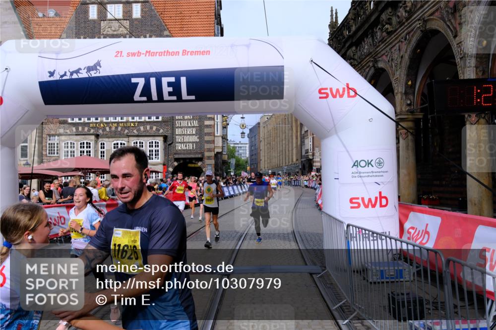 13.09.2026 - 21. swb-Marathon Bremen Tim E. http://msf.ph/oto/10307979 13.09.2026 10:51:27 Ziel 10200, 10471, 10515, 10808, 10887, 11339, 11503, 11537, 11625, 11626, 11801, 11973, 12051, 12133, 12303, 12407, 12552 meine-sportfotos.de
