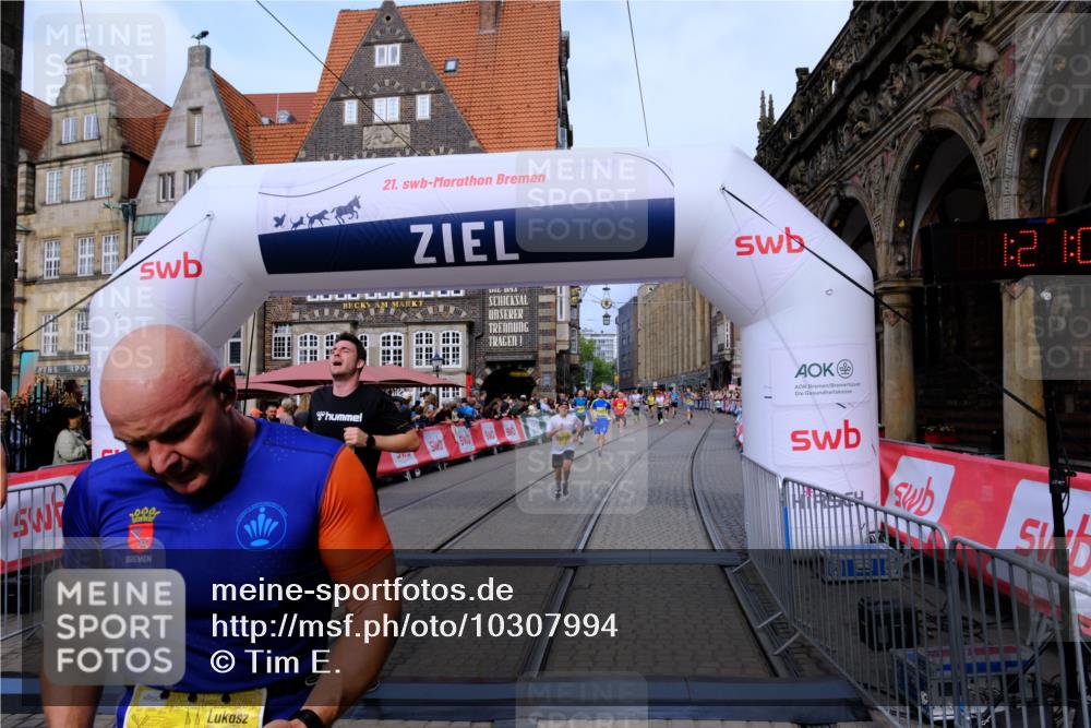 13.09.2026 - 21. swb-Marathon Bremen Tim E. http://msf.ph/oto/10307994 13.09.2026 10:51:32 Ziel 10381, 10471, 10515, 10808, 10825, 10887, 10984, 11339, 11503, 11537, 11801, 11973, 12051, 12133, 12548, 12552 meine-sportfotos.de