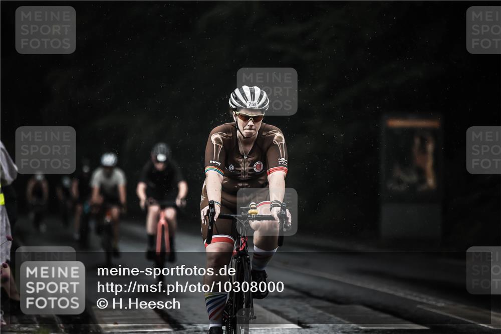 13.09.2026 - Stadtparktriathlon H.Heesch http://msf.ph/oto/10308000 13.09.2026 11:40:55 Radfahren 594, 755, 765, 766 meine-sportfotos.de