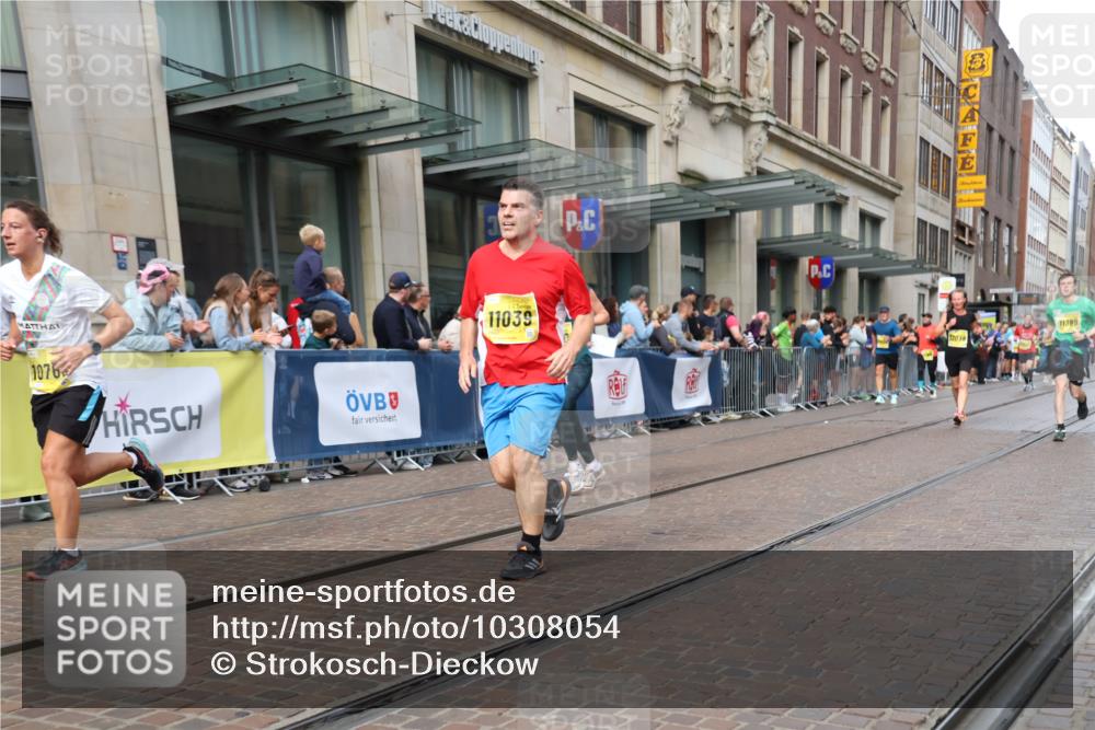 13.09.2026 - 21. swb-Marathon Bremen Strokosch-Dieckow http://msf.ph/oto/10308054 13.09.2026 10:54:27 Ziel 10589, 10608, 10646, 10704, 10901, 11040, 11174, 11389, 11569, 11874, 11889, 12038, 12313, 12519, 12800, 13526, 13592, 10067, 10146, 10359, 10410, 10503, 10577, 10631, 10749, 10765, 10837, 10884, 10996, 11039, 11099, 11118, 11329, 11361, 11476, 11593, 11765, 11843, 11989, 11998, 12265, 12328, 12467 meine-sportfotos.de