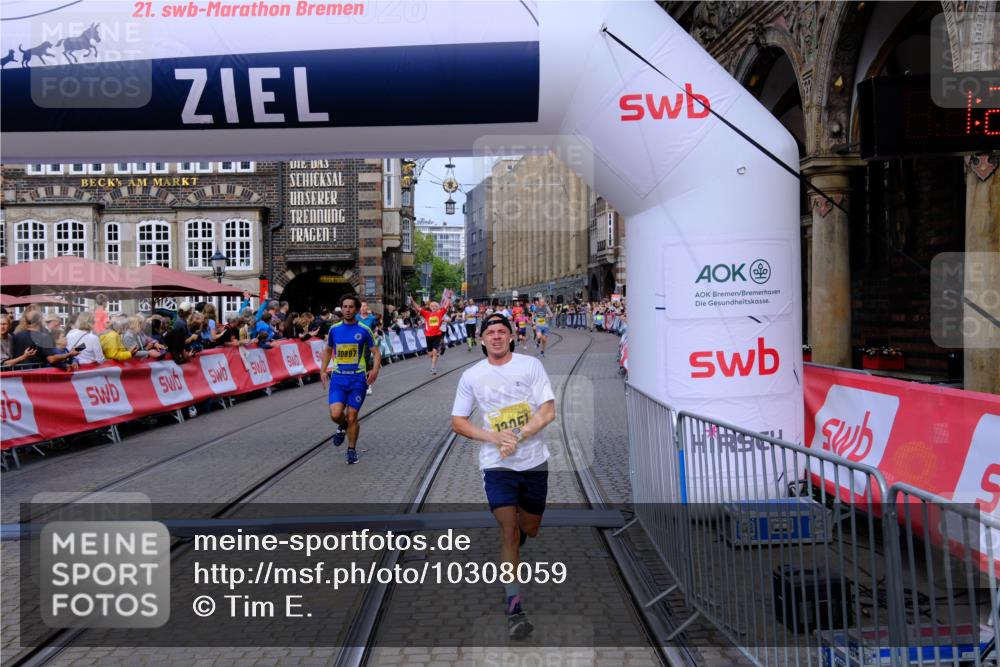 13.09.2026 - 21. swb-Marathon Bremen Tim E. http://msf.ph/oto/10308059 13.09.2026 10:51:34 Ziel 10381, 10471, 10515, 10808, 10825, 10862, 10887, 10984, 11503, 11537, 11801, 11973, 12051, 12133, 12548, 12552 meine-sportfotos.de