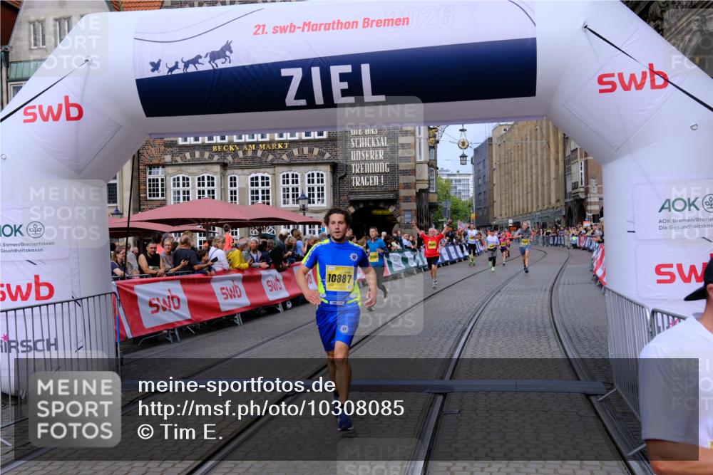 13.09.2026 - 21. swb-Marathon Bremen Tim E. http://msf.ph/oto/10308085 13.09.2026 10:51:36 Ziel 10381, 10471, 10515, 10544, 10808, 10825, 10862, 10887, 10984, 11503, 11537, 11801, 11973, 12051, 12133, 12424, 12548, 12552 meine-sportfotos.de