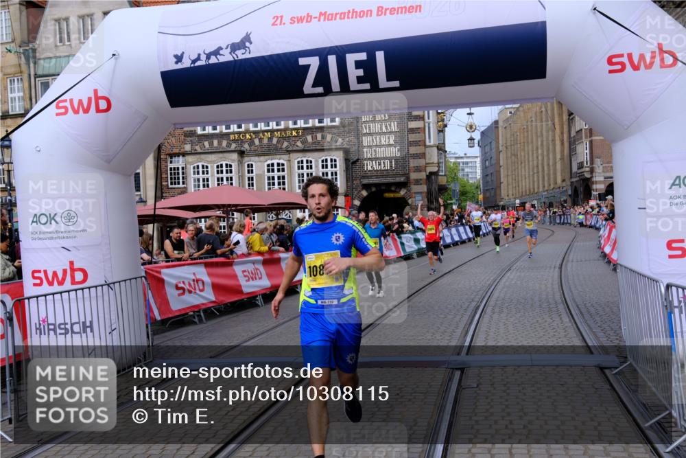 13.09.2026 - 21. swb-Marathon Bremen Tim E. http://msf.ph/oto/10308115 13.09.2026 10:51:36 Ziel 10381, 10471, 10515, 10544, 10808, 10825, 10862, 10887, 10984, 11503, 11537, 11801, 11973, 12051, 12133, 12424, 12548, 12552 meine-sportfotos.de