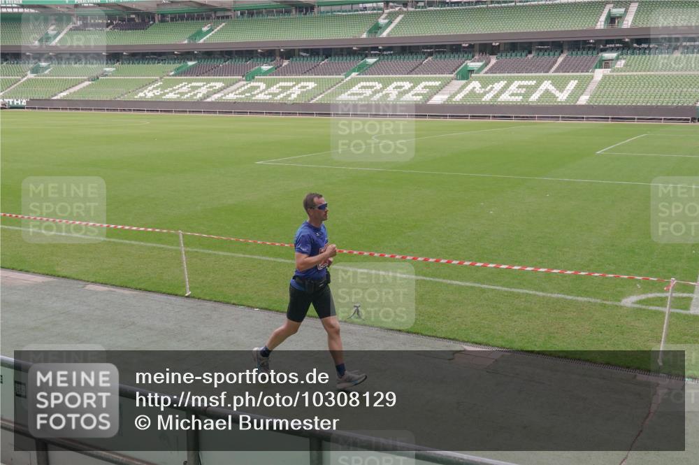 13.09.2026 - 21. swb-Marathon Bremen Michael Burmester http://msf.ph/oto/10308129 13.09.2026 12:39:16 Laufen im Stadion 277, 346, 453, 807, 895, 901, 1118, 1248, 1320, 1323, 1379, 1472, 1508, 1540, 1576, 1587, 1604, 1717, 1751, 1758, 1795, 1800, 1852, 1911, 2049, 2099, 2141, 2352, 2670, 3080, 3606, 3744, 5160, 5163, 5912, 6112, 6630, 7118, 7650, 8077, 8467, 9399, 9522, 9617, 9630, 10034, 13080, 365, 850, 1288, 1550, 1875, 1993, 4232, 7692, 7768, 8075, 13033 meine-sportfotos.de