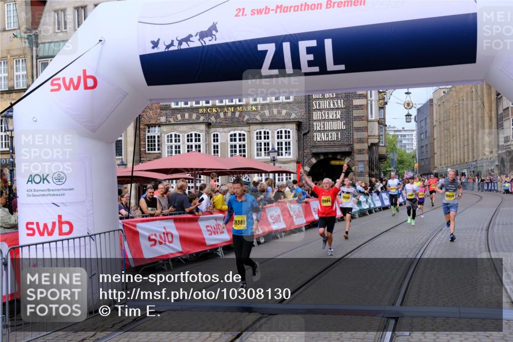 13.09.2026 - 21. swb-Marathon Bremen Tim E. http://msf.ph/oto/10308130 13.09.2026 10:51:38 Ziel 10381, 10471, 10515, 10544, 10763, 10808, 10825, 10862, 10887, 10984, 11503, 11801, 11973, 12051, 12133, 12424, 12548, 12552, 13631 meine-sportfotos.de