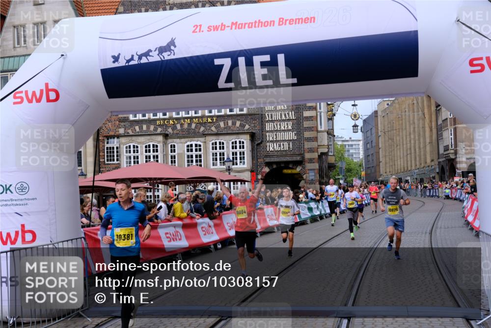 13.09.2026 - 21. swb-Marathon Bremen Tim E. http://msf.ph/oto/10308157 13.09.2026 10:51:39 Ziel 10334, 10381, 10471, 10515, 10544, 10763, 10825, 10862, 10887, 10984, 11145, 11503, 11801, 11973, 12051, 12133, 12424, 12548, 12552, 13631 meine-sportfotos.de