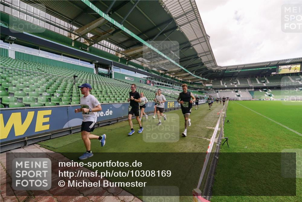 13.09.2026 - 21. swb-Marathon Bremen Michael Burmester http://msf.ph/oto/10308169 13.09.2026 13:03:21 Laufen im Stadion 150, 209, 210, 488, 596, 722, 725, 762, 881, 936, 940, 1014, 1163, 1250, 1343, 1458, 1460, 1479, 1611, 1649, 1653, 1771, 2223, 2276, 2292, 2345, 2364, 2378, 2421, 2434, 2513, 2625, 2666, 2668, 2779, 2851, 2891, 2900, 2934, 2977, 2987, 3013, 3044, 3114, 3135, 3163, 3164, 3187, 3248, 3258, 3294, 3334, 3360, 3392, 3402, 3454, 3460, 3496, 3510, 3527, 3576, 3579, 3585, 3597, 3603, 3618, 3721, 3846, 3852, 3859, 3893, 3938, 3970, 3983, 4000, 4077, 4133, 4506, 4558 meine-sportfotos.de
