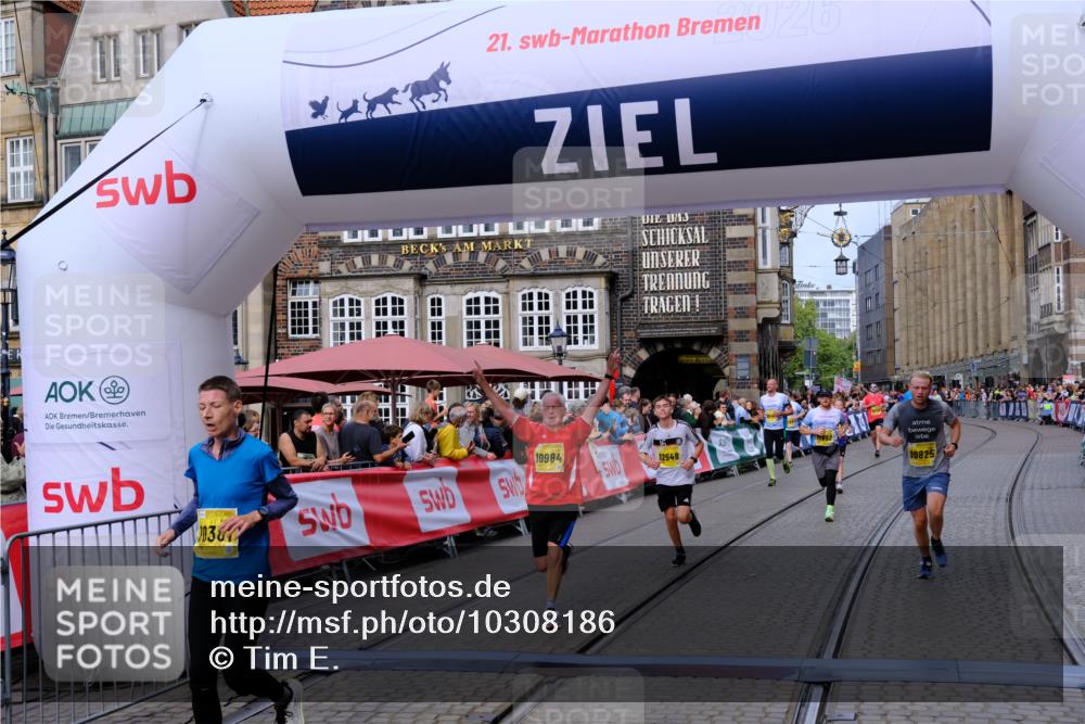 13.09.2026 - 21. swb-Marathon Bremen Tim E. http://msf.ph/oto/10308186 13.09.2026 10:51:39 Ziel 10334, 10381, 10471, 10515, 10544, 10763, 10825, 10862, 10887, 10984, 11145, 11503, 11801, 11973, 12051, 12133, 12424, 12548, 12552, 13631 meine-sportfotos.de