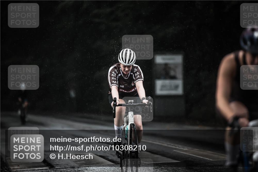 13.09.2026 - Stadtparktriathlon H.Heesch http://msf.ph/oto/10308210 13.09.2026 11:41:11 Radfahren 712, 735, 751, 805, 922 meine-sportfotos.de