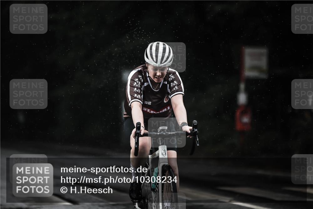 13.09.2026 - Stadtparktriathlon H.Heesch http://msf.ph/oto/10308234 13.09.2026 11:41:11 Radfahren 712, 735, 751, 805, 922 meine-sportfotos.de