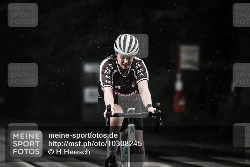 13.09.2026 - Stadtparktriathlon H.Heesch http://msf.ph/oto/10308245 13.09.2026 11:41:11 Radfahren 712, 735, 751, 805, 922 meine-sportfotos.de