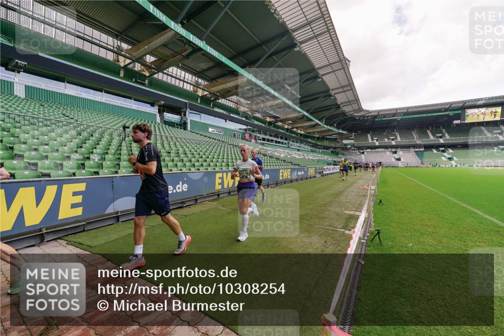 13.09.2026 - 21. swb-Marathon Bremen Michael Burmester http://msf.ph/oto/10308254 13.09.2026 13:03:35 Laufen im Stadion 209, 210, 488, 534, 596, 722, 725, 762, 881, 936, 940, 1014, 1250, 1343, 1458, 1460, 1479, 1611, 1649, 1653, 1771, 2223, 2276, 2345, 2364, 2369, 2378, 2421, 2434, 2513, 2625, 2666, 2668, 2779, 2851, 2891, 2900, 2934, 2977, 3028, 3114, 3135, 3163, 3164, 3258, 3360, 3402, 3425, 3454, 3460, 3496, 3510, 3521, 3576, 3579, 3585, 3597, 3603, 3618, 3721, 3796, 3846, 3852, 3859, 3893, 3938, 3970, 3983, 4000, 4077, 4133, 4506, 4558, 242 meine-sportfotos.de