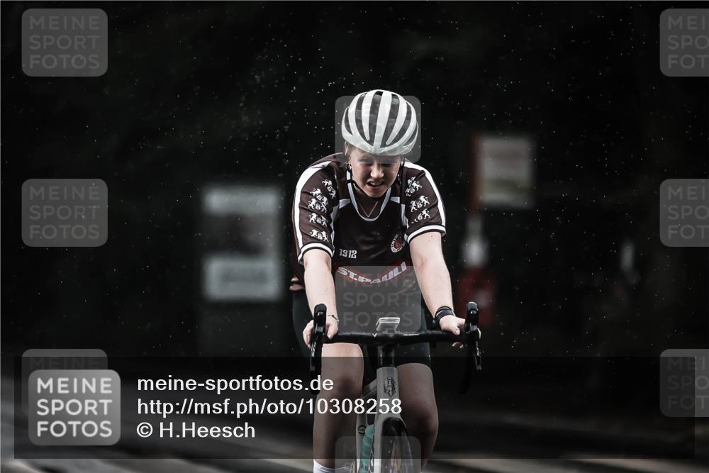 13.09.2026 - Stadtparktriathlon H.Heesch http://msf.ph/oto/10308258 13.09.2026 11:41:11 Radfahren 712, 735, 751, 805, 922 meine-sportfotos.de