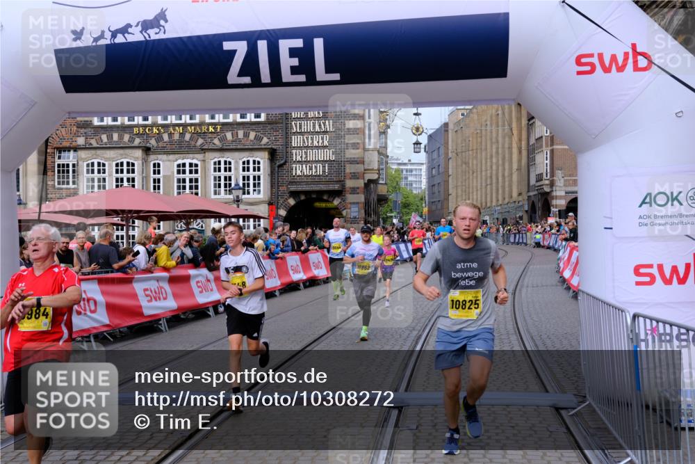 13.09.2026 - 21. swb-Marathon Bremen Tim E. http://msf.ph/oto/10308272 13.09.2026 10:51:40 Ziel 10334, 10381, 10471, 10515, 10544, 10763, 10825, 10862, 10887, 10984, 11145, 11503, 11801, 11973, 12051, 12133, 12424, 12548, 12552, 13631 meine-sportfotos.de