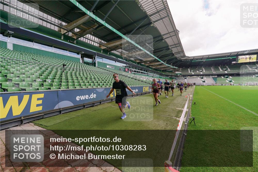 13.09.2026 - 21. swb-Marathon Bremen Michael Burmester http://msf.ph/oto/10308283 13.09.2026 13:03:44 Laufen im Stadion 209, 210, 488, 534, 596, 725, 762, 881, 936, 940, 1014, 1343, 1458, 1460, 1479, 1611, 1649, 1653, 1771, 2223, 2276, 2364, 2369, 2421, 2434, 2513, 2625, 2668, 2779, 2851, 2872, 2891, 2900, 2934, 2977, 3028, 3114, 3135, 3258, 3360, 3402, 3425, 3454, 3460, 3496, 3510, 3521, 3576, 3579, 3585, 3597, 3603, 3618, 3721, 3796, 3846, 3852, 3859, 3893, 3909, 3938, 3970, 3983, 4000, 4077, 4133, 4506, 4558, 242 meine-sportfotos.de