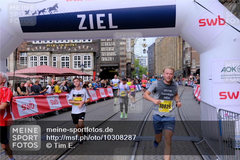 13.09.2026 - 21. swb-Marathon Bremen Tim E. http://msf.ph/oto/10308287 13.09.2026 10:51:41 Ziel 10334, 10381, 10544, 10763, 10825, 10862, 10887, 10984, 11145, 11503, 11787, 11973, 12051, 12133, 12424, 12548, 12552, 13631 meine-sportfotos.de