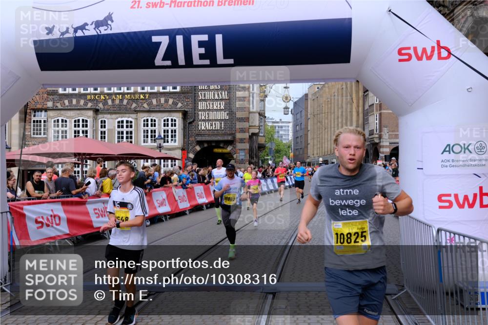 13.09.2026 - 21. swb-Marathon Bremen Tim E. http://msf.ph/oto/10308316 13.09.2026 10:51:41 Ziel 10334, 10381, 10544, 10763, 10825, 10862, 10887, 10984, 11145, 11503, 11787, 11973, 12051, 12133, 12424, 12548, 12552, 13631 meine-sportfotos.de
