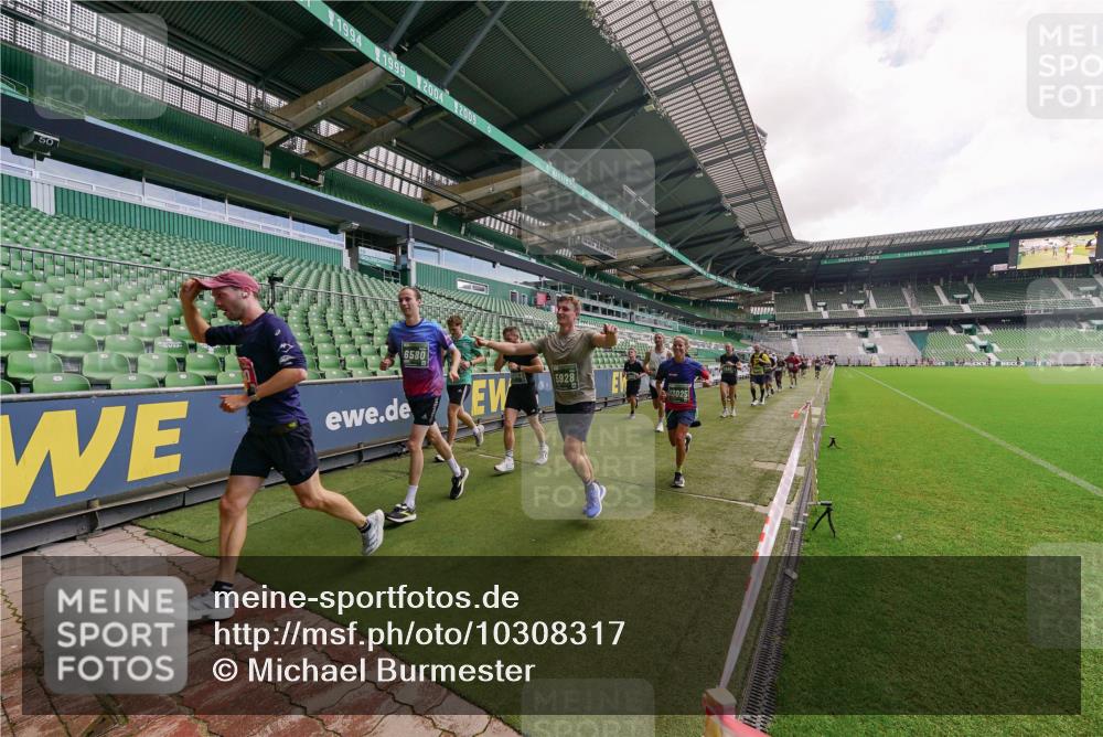 13.09.2026 - 21. swb-Marathon Bremen Michael Burmester http://msf.ph/oto/10308317 13.09.2026 13:03:47 Laufen im Stadion 209, 210, 488, 534, 565, 596, 725, 762, 881, 936, 940, 1014, 1343, 1373, 1458, 1460, 1479, 1611, 1649, 1653, 1771, 2223, 2276, 2364, 2369, 2421, 2434, 2513, 2625, 2668, 2779, 2851, 2872, 2891, 2900, 2934, 2957, 2977, 3028, 3114, 3135, 3217, 3258, 3360, 3402, 3419, 3425, 3454, 3460, 3496, 3510, 3521, 3576, 3579, 3585, 3597, 3603, 3618, 3721, 3796, 3846, 3852, 3859, 3893, 3909, 3938, 3970, 3983, 4077, 4133, 4506, 4558, 242 meine-sportfotos.de