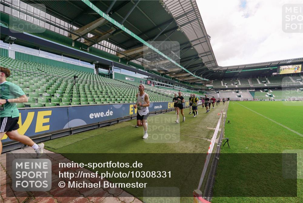 13.09.2026 - 21. swb-Marathon Bremen Michael Burmester http://msf.ph/oto/10308331 13.09.2026 13:03:49 Laufen im Stadion 209, 210, 488, 534, 565, 596, 725, 762, 881, 936, 940, 1014, 1343, 1373, 1458, 1460, 1479, 1611, 1649, 1653, 1771, 2223, 2276, 2364, 2369, 2421, 2434, 2452, 2513, 2625, 2668, 2779, 2851, 2872, 2891, 2900, 2910, 2934, 2957, 2977, 3028, 3114, 3135, 3217, 3258, 3360, 3402, 3419, 3425, 3454, 3460, 3496, 3510, 3521, 3576, 3579, 3585, 3597, 3603, 3618, 3721, 3796, 3846, 3852, 3859, 3893, 3909, 3938, 3970, 3983, 4077, 4133, 4506, 4558, 242 meine-sportfotos.de