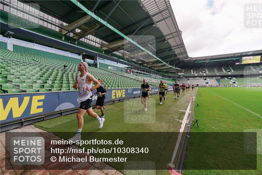 13.09.2026 - 21. swb-Marathon Bremen Michael Burmester http://msf.ph/oto/10308340 13.09.2026 13:03:49 Laufen im Stadion 209, 210, 488, 534, 565, 596, 725, 762, 881, 936, 940, 1014, 1343, 1373, 1458, 1460, 1479, 1611, 1649, 1653, 1771, 2223, 2276, 2364, 2369, 2421, 2434, 2452, 2513, 2625, 2668, 2779, 2851, 2872, 2891, 2900, 2910, 2934, 2957, 2977, 3028, 3114, 3135, 3217, 3258, 3360, 3402, 3419, 3425, 3454, 3460, 3496, 3510, 3521, 3576, 3579, 3585, 3597, 3603, 3618, 3721, 3796, 3846, 3852, 3859, 3893, 3909, 3938, 3970, 3983, 4077, 4133, 4506, 4558, 242 meine-sportfotos.de