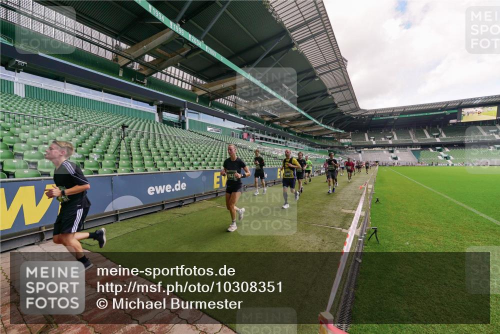 13.09.2026 - 21. swb-Marathon Bremen Michael Burmester http://msf.ph/oto/10308351 13.09.2026 13:03:50 Laufen im Stadion 209, 210, 488, 534, 565, 596, 725, 762, 881, 936, 940, 1014, 1343, 1373, 1456, 1458, 1460, 1479, 1611, 1649, 1653, 1771, 2223, 2276, 2364, 2369, 2421, 2430, 2434, 2452, 2513, 2625, 2779, 2851, 2872, 2891, 2900, 2910, 2934, 2957, 2977, 3028, 3114, 3135, 3217, 3258, 3360, 3402, 3419, 3425, 3454, 3460, 3496, 3510, 3521, 3576, 3579, 3585, 3597, 3618, 3796, 3846, 3852, 3859, 3893, 3909, 3938, 3970, 3983, 4077, 4133, 4506, 4558, 242 meine-sportfotos.de