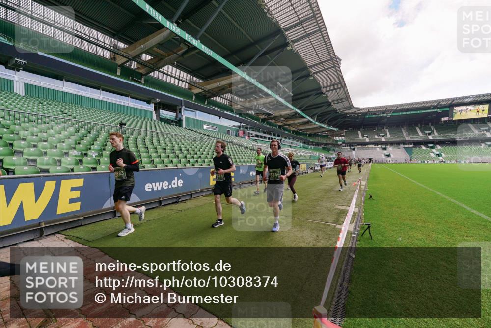13.09.2026 - 21. swb-Marathon Bremen Michael Burmester http://msf.ph/oto/10308374 13.09.2026 13:03:52 Laufen im Stadion 209, 210, 488, 534, 565, 596, 725, 762, 881, 940, 1014, 1343, 1373, 1456, 1458, 1460, 1479, 1611, 1649, 1653, 1771, 2223, 2276, 2364, 2369, 2421, 2430, 2434, 2452, 2513, 2625, 2779, 2851, 2872, 2891, 2900, 2910, 2934, 2957, 2977, 3028, 3114, 3135, 3217, 3258, 3360, 3402, 3419, 3425, 3454, 3460, 3496, 3510, 3521, 3576, 3579, 3585, 3597, 3618, 3796, 3846, 3859, 3893, 3909, 3938, 3970, 3983, 4077, 4133, 4558, 242 meine-sportfotos.de