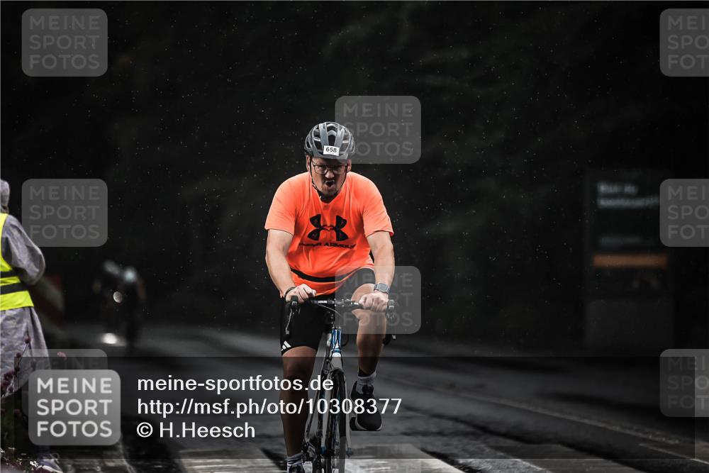 13.09.2026 - Stadtparktriathlon H.Heesch http://msf.ph/oto/10308377 13.09.2026 11:41:22 Radfahren 658, 735, 810, 934 meine-sportfotos.de