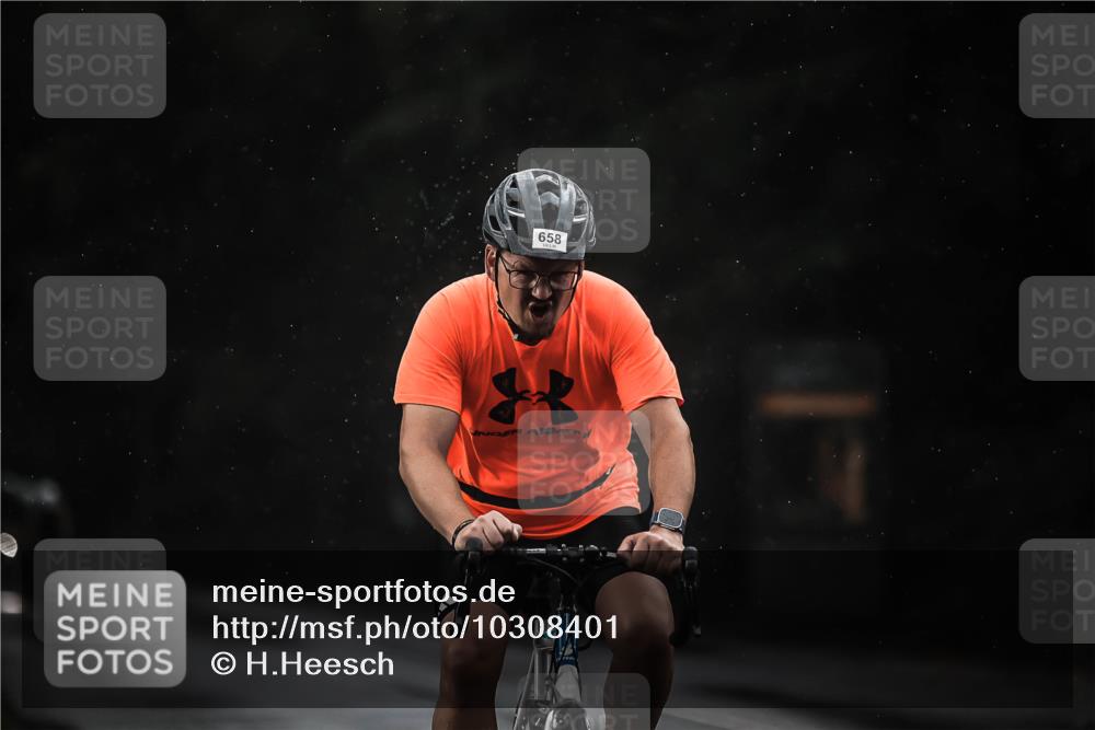 13.09.2026 - Stadtparktriathlon H.Heesch http://msf.ph/oto/10308401 13.09.2026 11:41:22 Radfahren 658, 735, 810, 934 meine-sportfotos.de
