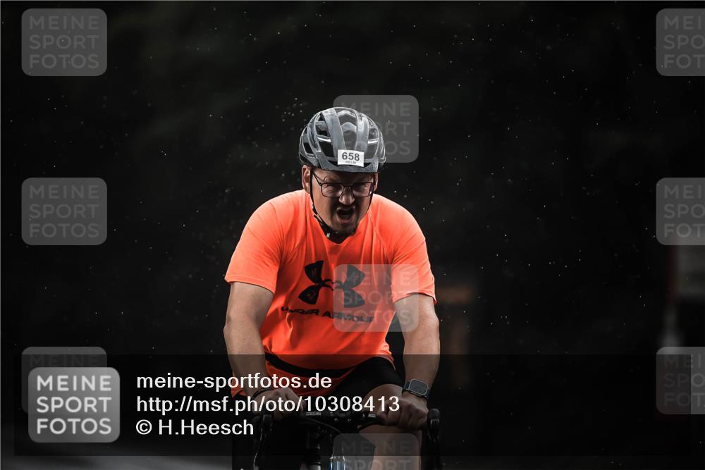 13.09.2026 - Stadtparktriathlon H.Heesch http://msf.ph/oto/10308413 13.09.2026 11:41:22 Radfahren 658, 735, 810, 934 meine-sportfotos.de