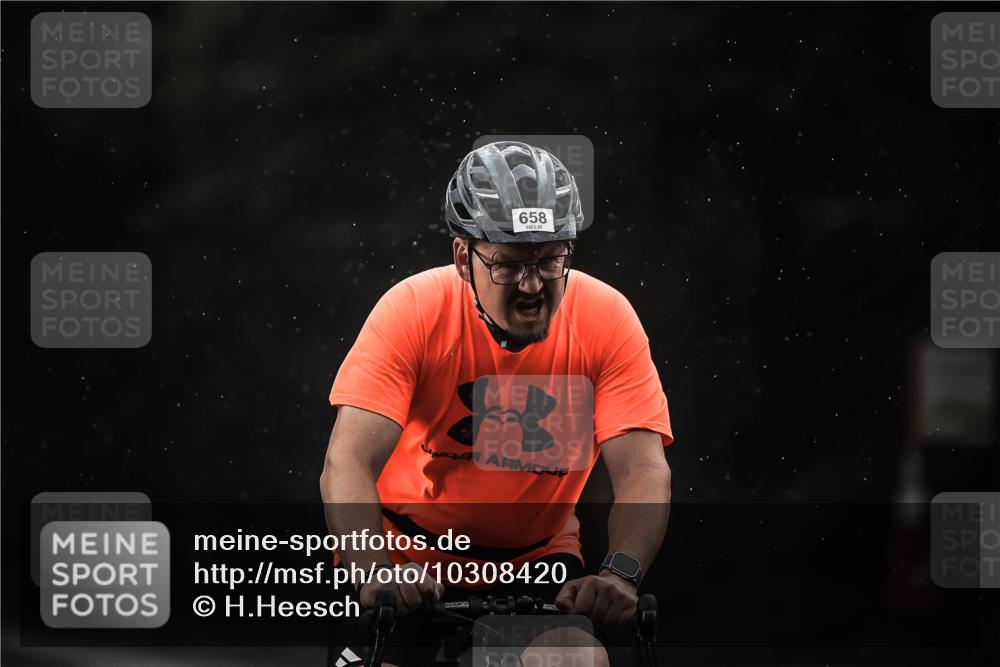 13.09.2026 - Stadtparktriathlon H.Heesch http://msf.ph/oto/10308420 13.09.2026 11:41:23 Radfahren 658, 810, 934 meine-sportfotos.de