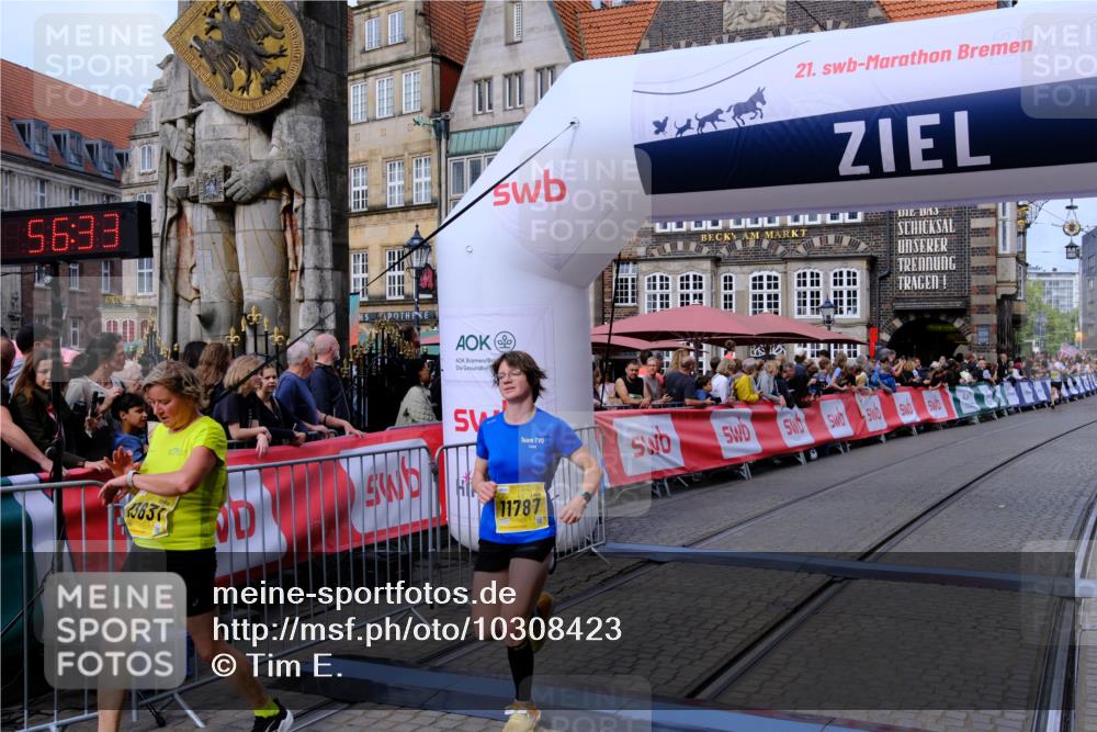 13.09.2026 - 21. swb-Marathon Bremen Tim E. http://msf.ph/oto/10308423 13.09.2026 10:51:50 Ziel 10334, 10348, 10381, 10544, 10763, 10825, 10862, 10984, 11145, 11787, 12329, 12424, 12548, 13631 meine-sportfotos.de