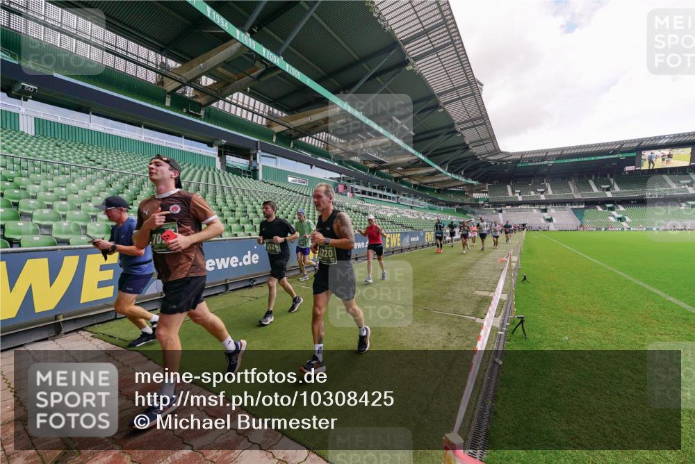 13.09.2026 - 21. swb-Marathon Bremen Michael Burmester http://msf.ph/oto/10308425 13.09.2026 13:04:00 Laufen im Stadion 209, 210, 488, 534, 565, 596, 725, 762, 881, 940, 1014, 1343, 1373, 1456, 1458, 1460, 1479, 1611, 1649, 1653, 1687, 1771, 2223, 2276, 2364, 2369, 2421, 2430, 2434, 2452, 2513, 2625, 2779, 2851, 2872, 2891, 2900, 2910, 2919, 2934, 2957, 2977, 3028, 3114, 3135, 3217, 3258, 3360, 3402, 3419, 3425, 3454, 3460, 3496, 3510, 3521, 3576, 3579, 3585, 3597, 3618, 3796, 3846, 3859, 3909, 3938, 3970, 3983, 4077, 4133, 4558, 242 meine-sportfotos.de