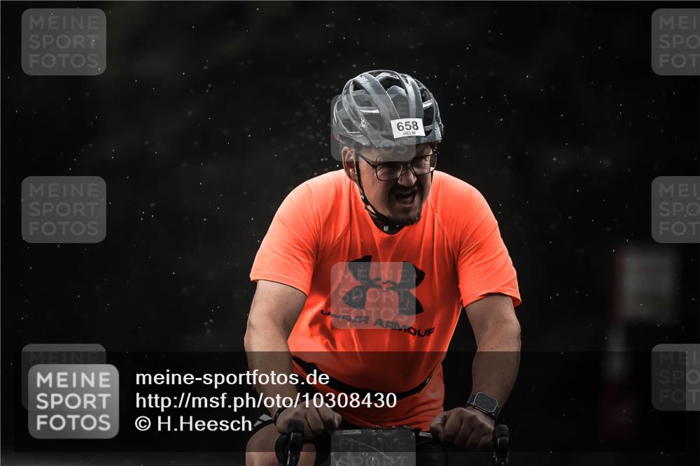 13.09.2026 - Stadtparktriathlon H.Heesch http://msf.ph/oto/10308430 13.09.2026 11:41:23 Radfahren 658, 810, 934 meine-sportfotos.de