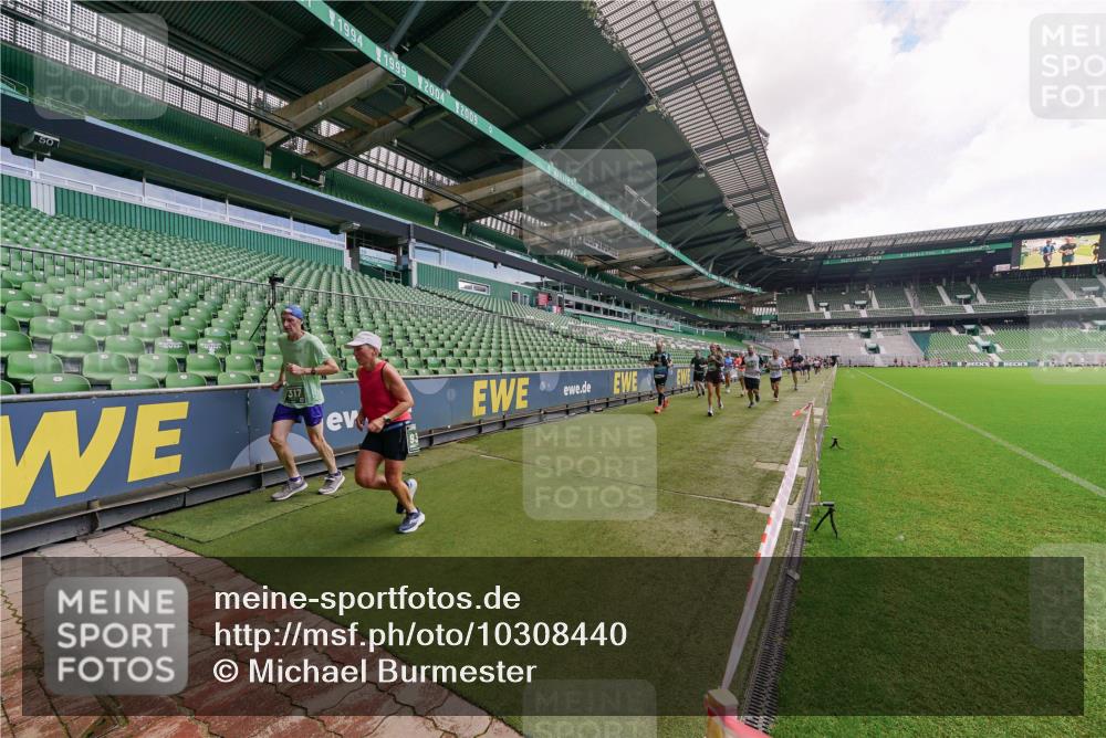 13.09.2026 - 21. swb-Marathon Bremen Michael Burmester http://msf.ph/oto/10308440 13.09.2026 13:04:01 Laufen im Stadion 209, 210, 488, 534, 565, 596, 725, 762, 881, 940, 1014, 1343, 1373, 1456, 1458, 1460, 1479, 1611, 1649, 1653, 1687, 1771, 2223, 2276, 2364, 2369, 2421, 2430, 2434, 2452, 2513, 2625, 2779, 2851, 2867, 2872, 2891, 2900, 2910, 2919, 2934, 2957, 2977, 3028, 3114, 3135, 3217, 3258, 3360, 3402, 3419, 3425, 3454, 3460, 3496, 3510, 3521, 3576, 3579, 3585, 3597, 3618, 3796, 3846, 3859, 3909, 3938, 3970, 3983, 4077, 4133, 242 meine-sportfotos.de