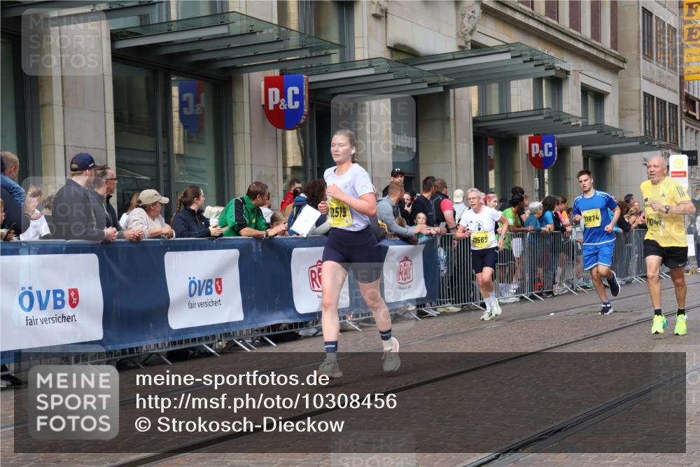 13.09.2026 - 21. swb-Marathon Bremen Strokosch-Dieckow http://msf.ph/oto/10308456 13.09.2026 10:54:35 Ziel 10589, 10608, 10646, 10901, 11040, 11174, 11569, 11620, 11860, 11874, 11889, 11908, 11976, 12313, 12519, 12800, 13526, 13592, 10067, 10146, 10359, 10410, 10503, 10577, 10631, 10704, 10749, 10765, 10837, 10884, 11039, 11099, 11118, 11389, 11476, 11593, 11843, 11989, 12038, 12265, 12328, 12467, 13526 meine-sportfotos.de