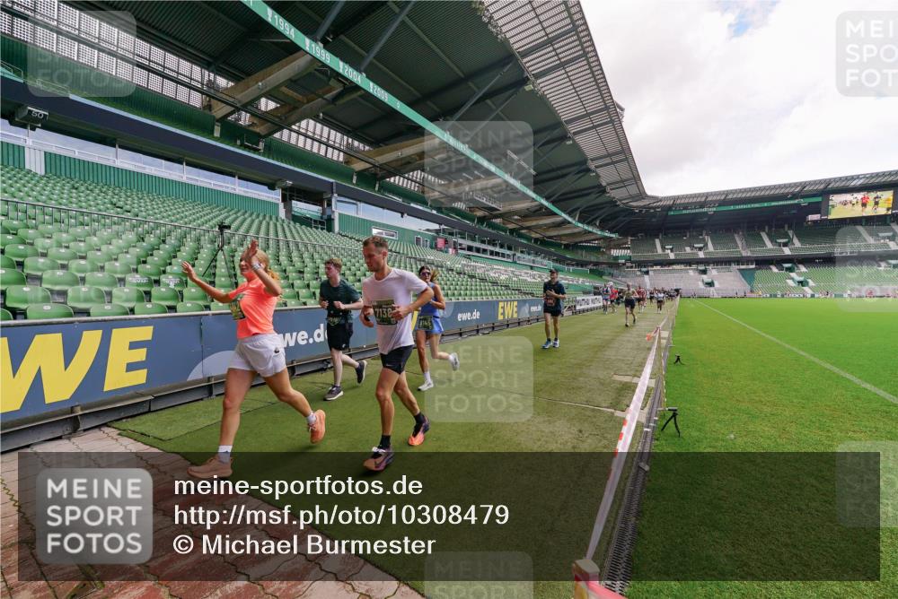 13.09.2026 - 21. swb-Marathon Bremen Michael Burmester http://msf.ph/oto/10308479 13.09.2026 13:04:07 Laufen im Stadion 178, 209, 210, 488, 534, 565, 596, 725, 762, 881, 940, 1014, 1239, 1343, 1373, 1456, 1458, 1460, 1479, 1611, 1649, 1653, 1656, 1687, 1771, 2223, 2276, 2369, 2421, 2430, 2434, 2452, 2513, 2625, 2723, 2779, 2851, 2867, 2872, 2891, 2900, 2910, 2919, 2934, 2957, 2977, 3028, 3114, 3135, 3217, 3320, 3360, 3402, 3419, 3425, 3454, 3460, 3496, 3510, 3521, 3576, 3579, 3585, 3597, 3618, 3796, 3846, 3859, 3909, 3938, 3970, 3983, 4077, 4133, 242 meine-sportfotos.de